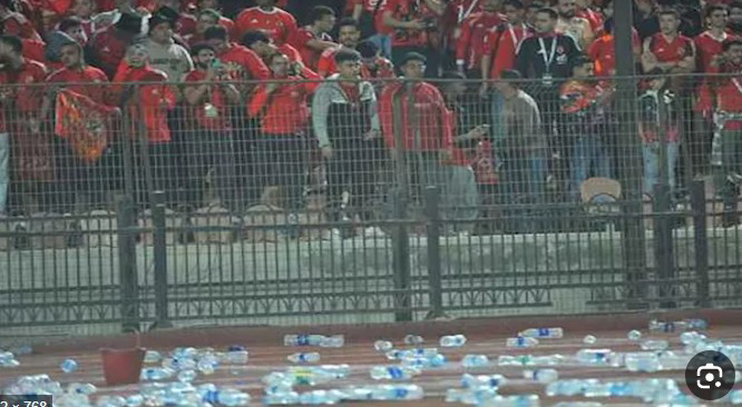 عاجل.. «الكاف» يفتح النار بعد أحداث مباراة الأهلي والجيش الملكي ويُحيل الملف للجنة التأديبية